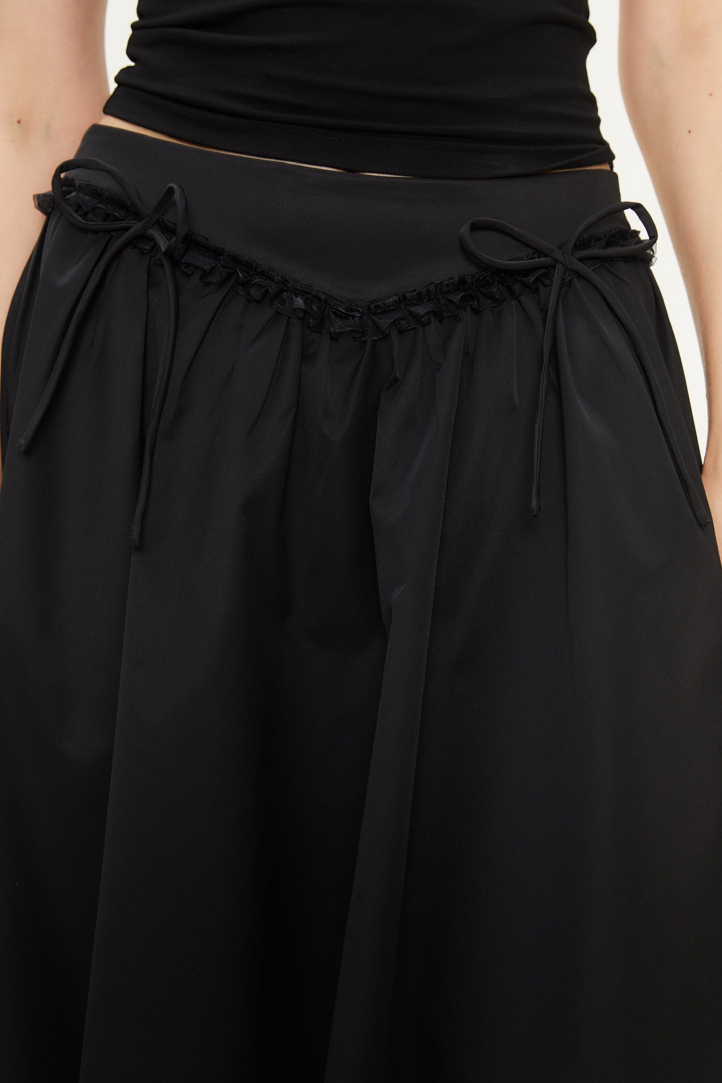 Alva Bow Puffy Skirt in Black