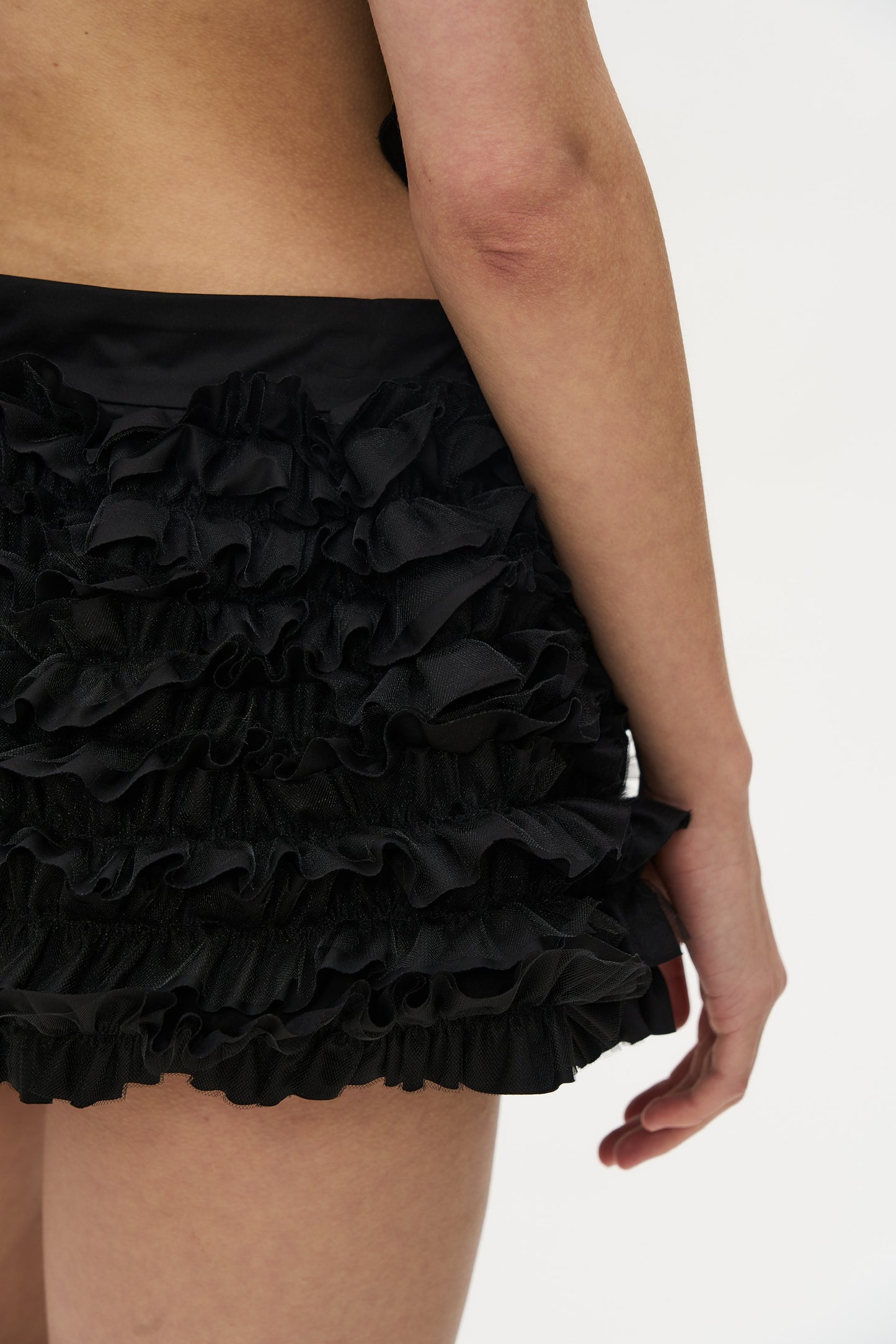 Swing Pleated Puffy Short in Black