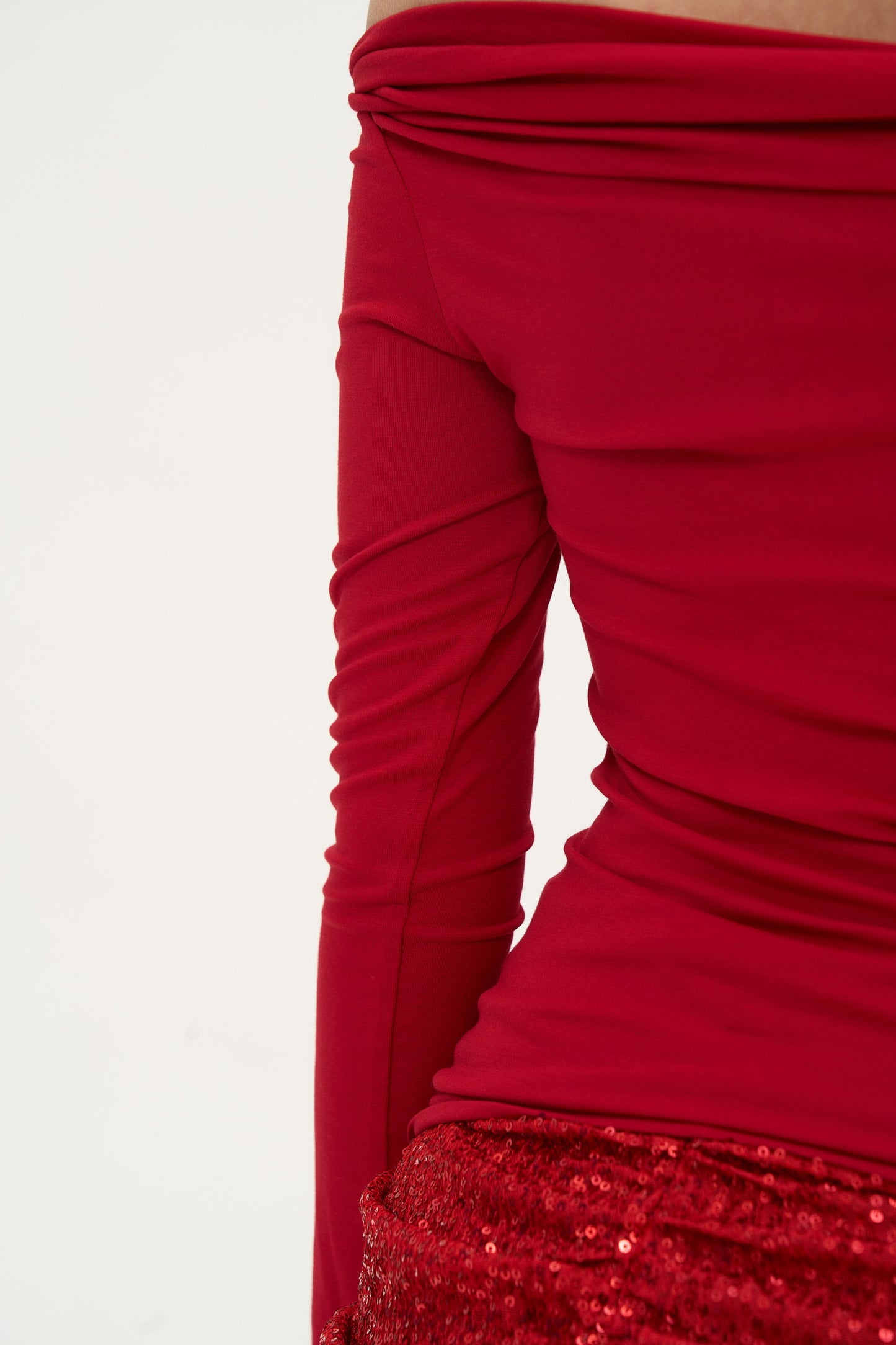 Gigi Off shoulder long-sleeve T-shirt in Red