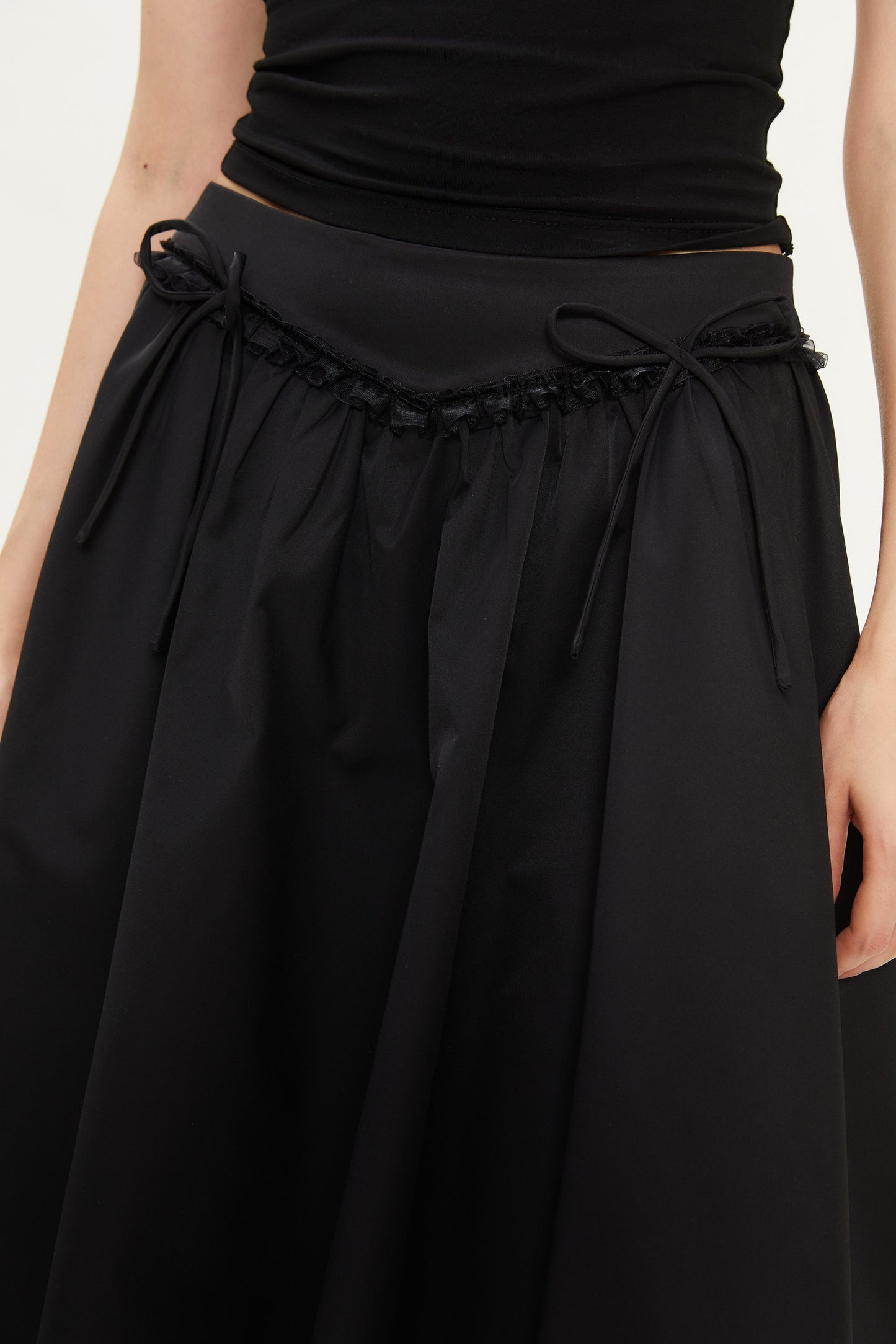 Alva Bow Puffy Skirt in Black
