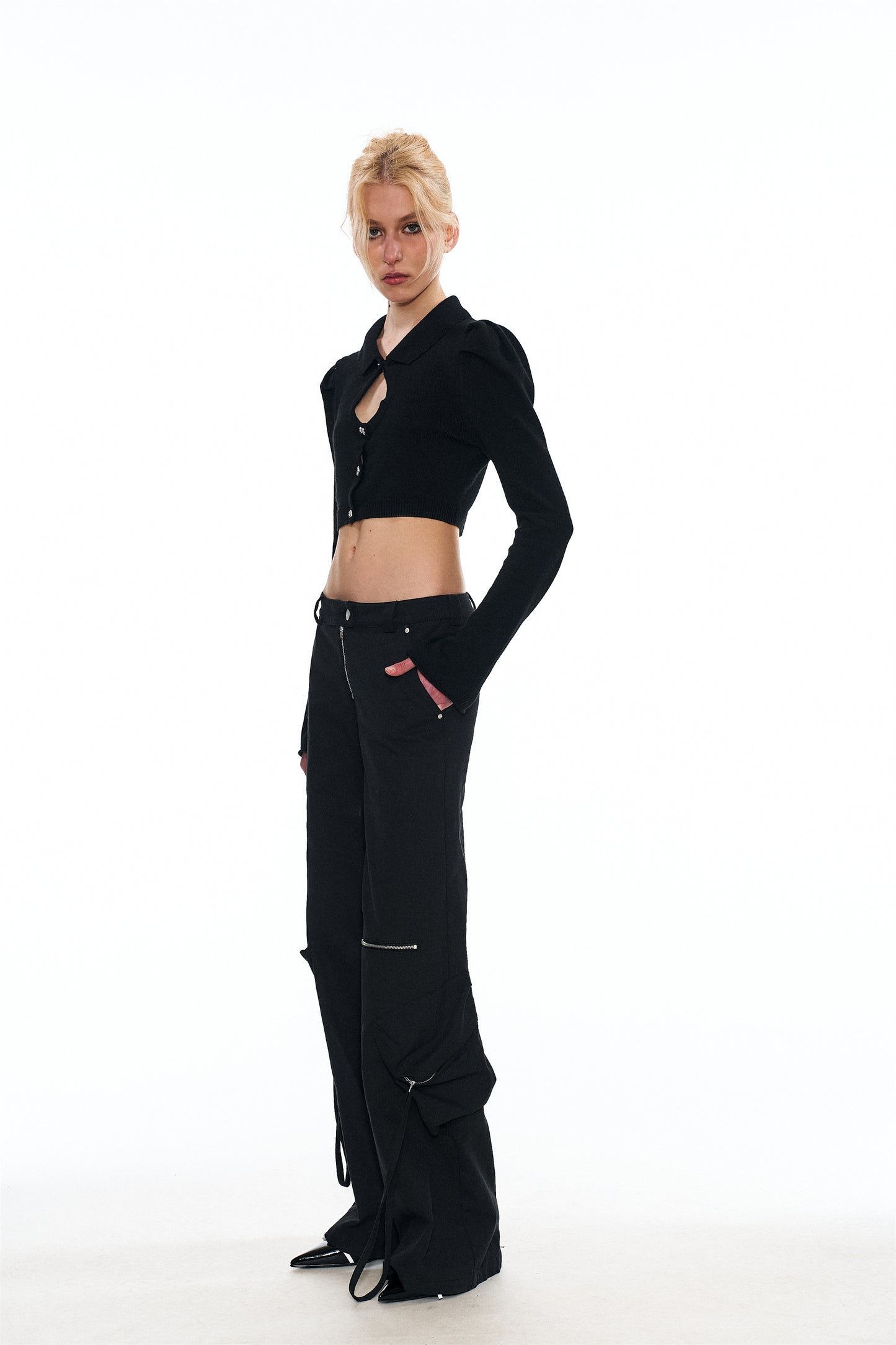 Mavis Low-Waist Cargo Pants in Black