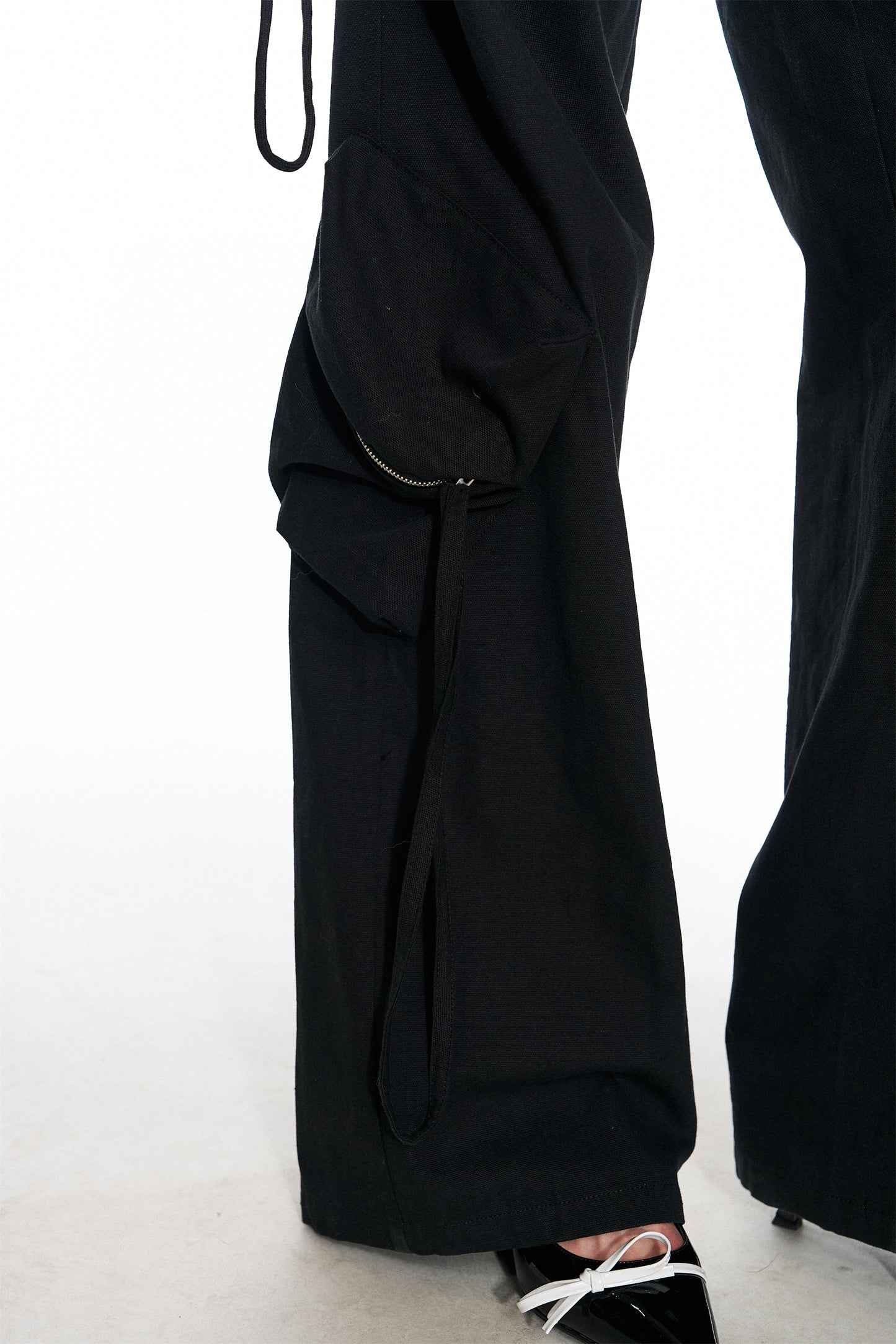 Mavis Low-Waist Cargo Pants in Black