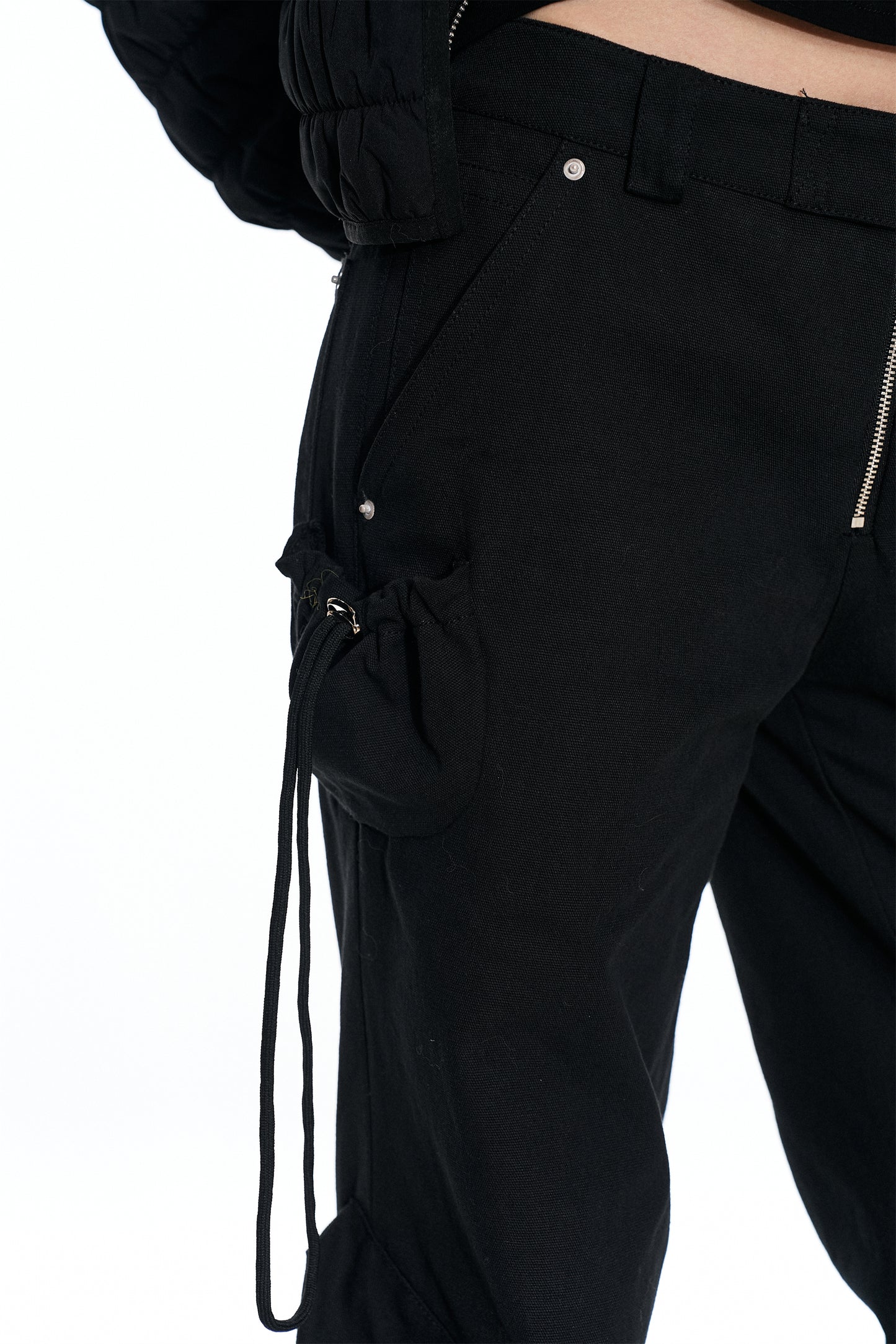 Mavis Low-Waist Cargo Pants in Black