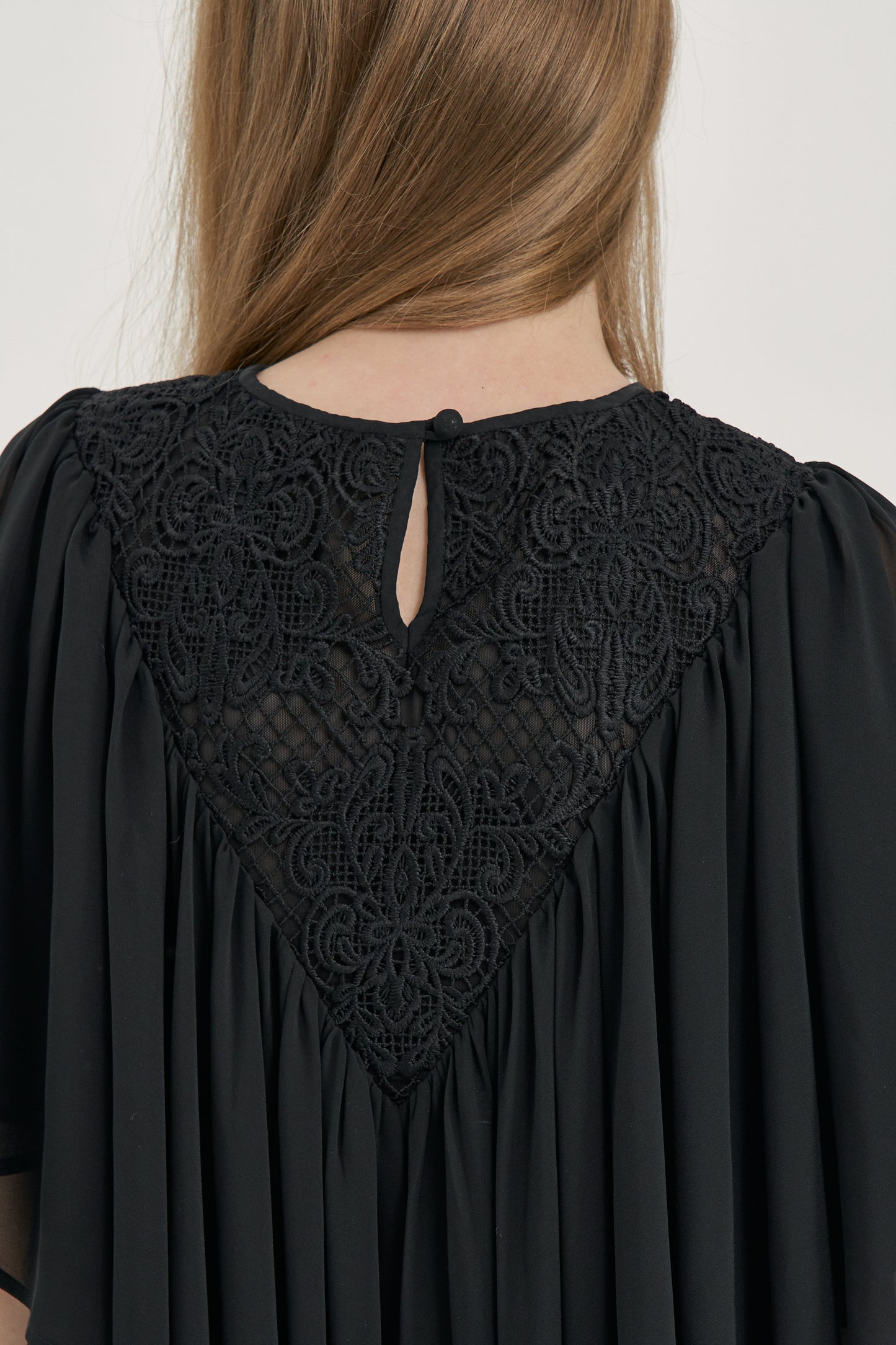 Echo Cloud Lace Cape Top