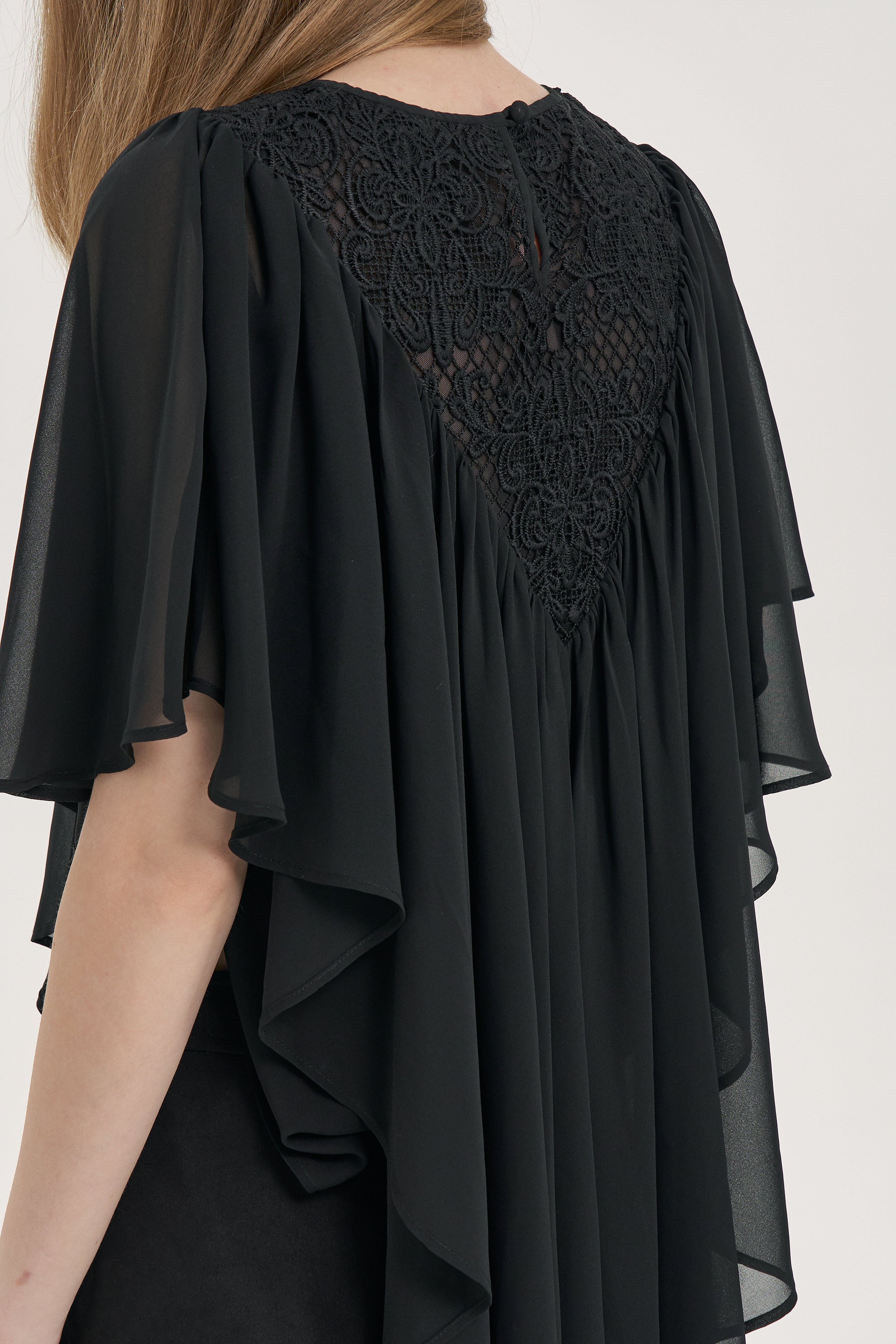 Echo Cloud Lace Cape Top – Pann